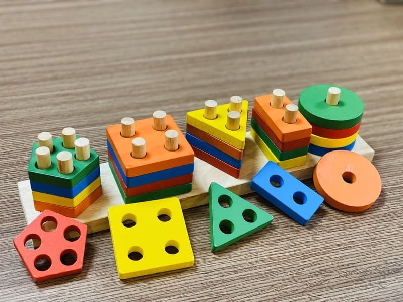 Đồ chơi Thả hình khối 5 cọc Montessori